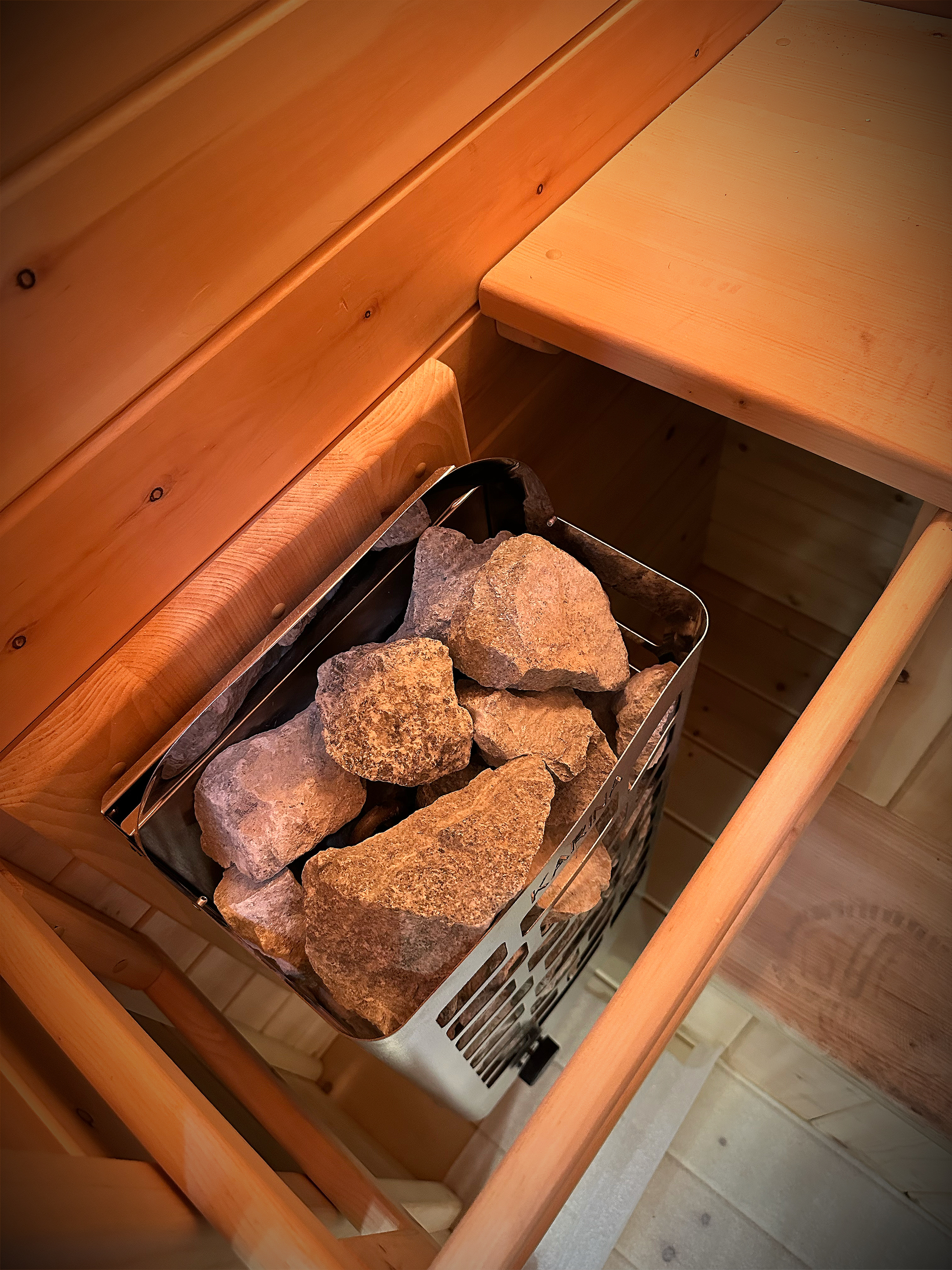 Одноместная финская сауна из кедра с электрокаменкой  