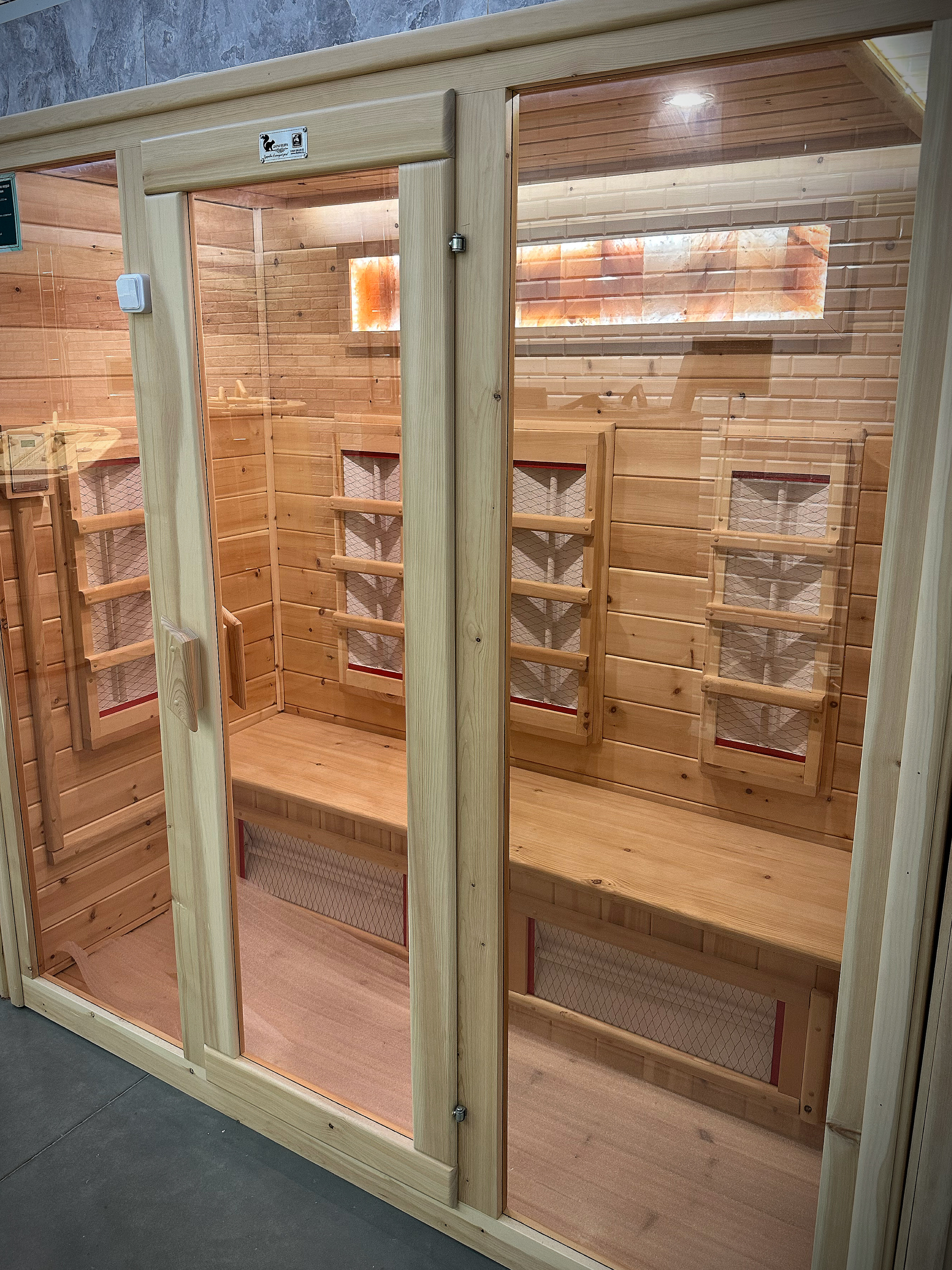 Трёхместная ИК сауна из кедра с керамическим нагревателем 
