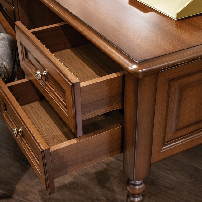 Стол письменный бестумбовый малый Joconda орех