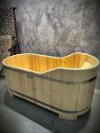 Деревянная ванна из кедра с перепадом высоты Деревянная ванна из кедра с перепадом высоты