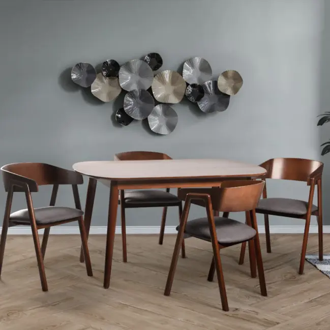 Стол Чезена