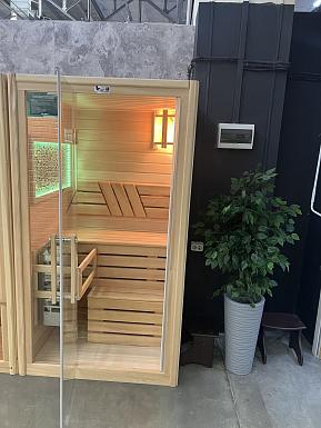 Одноместная прямая финская «Элит» сауна, кабина из кедра и липы с электрокаменкой